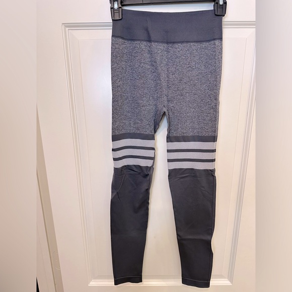 Striped gray fitness set legging and top - Picture 4 of 6